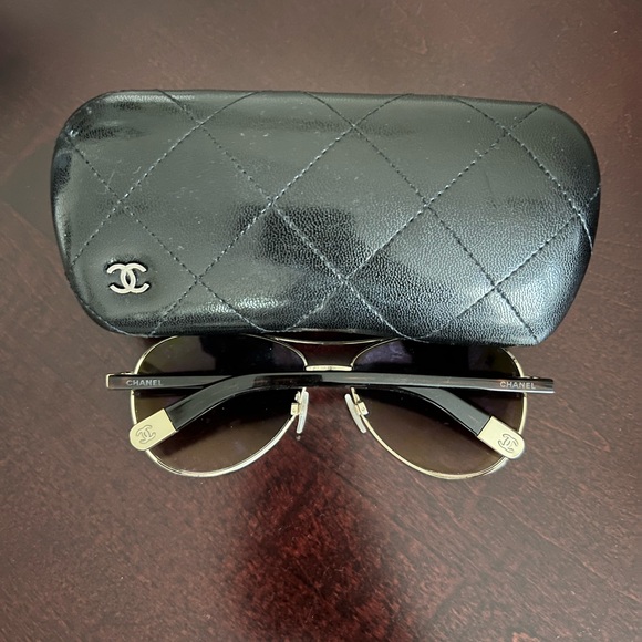 CHANEL Aviator, gold rimmed sunglasses, rare find - Picture 2 of 6